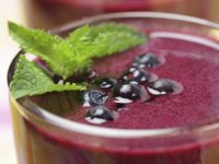 Batida de abacaxi e mirtilo para um abdômen plano