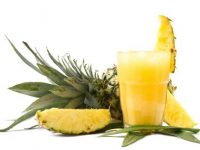 Suco refrescante de abacaxi