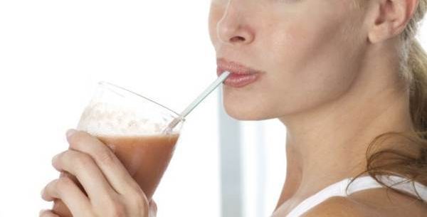 Vantagens e desvantagens dos shakes nutricionais para perder peso