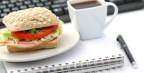 Dá para fazer uma dieta saudável durante o trabalho?
