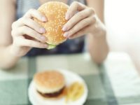 3 Maneiras de associar os alimentos com pensamentos positivos