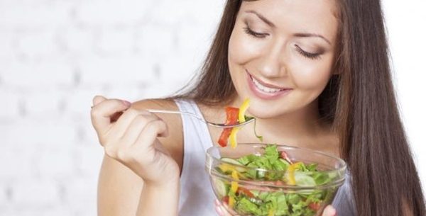 Como fazer uma salada saudável