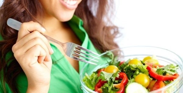 Os melhores alimentos para comer a noite e manter o peso