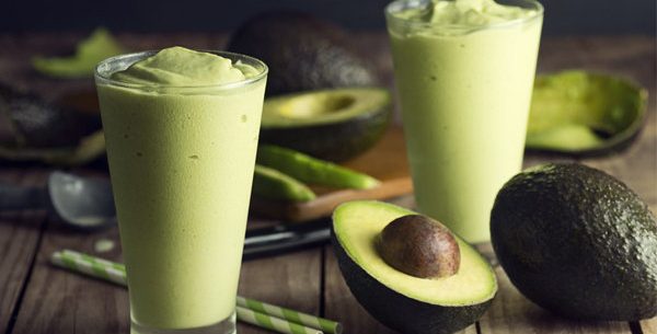 Smoothie desintoxicante de maça e abacate